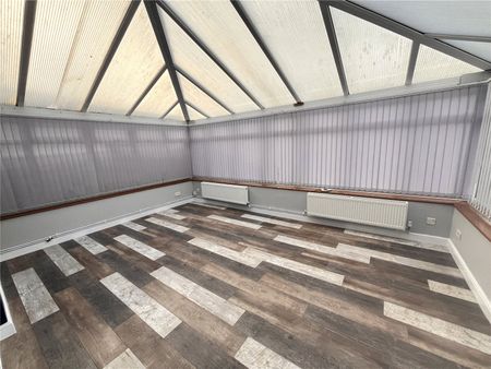 4 Bedroom House To Rent - Photo 4