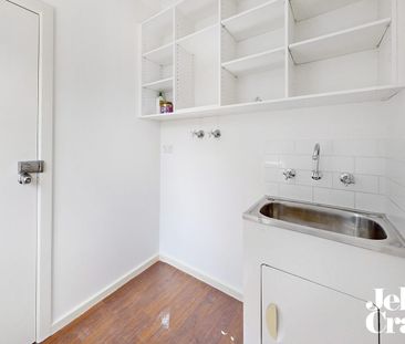 2/134 Cooper Street, Essendon, Vic 3040 - Photo 3
