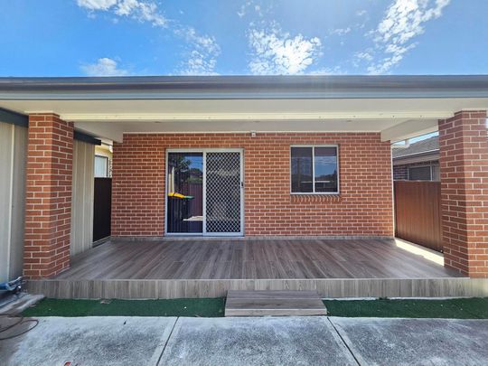 2 Bedroom Granny Flat with Street Frontage&excl;&excl; - Photo 1