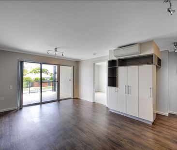 BEAUTIFUL FIRST FLOOR APARTMENT - Photo 1