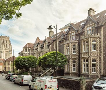 3 bed flat to rent in Elmdale Road, Bristol, BS8 - Photo 2