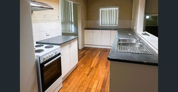 Charming and versatile family home - Photo 1