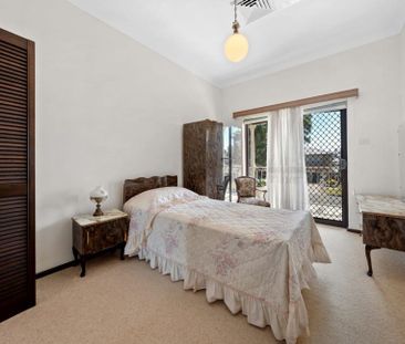 Spacious, Freshly Painted Family Home in a Prime Prairiewood Location - Photo 3