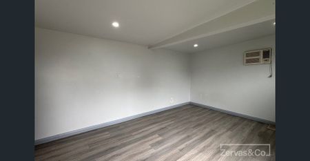 Spacious 4-Bedroom Home with Separate Bungalow – Ideal for Large Families - Photo 2