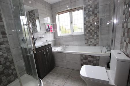 4 bedroom detached house to rent - Photo 5