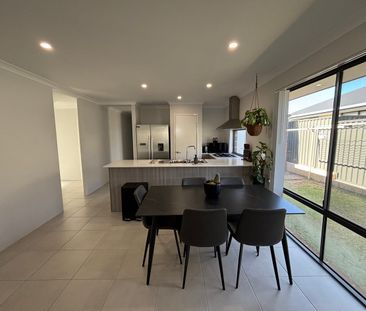 Furnished property ready and waiting for new tenants! - Photo 3