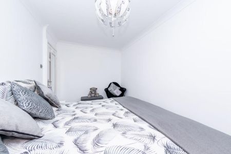 3 Bed Detached House, Clayton Way, LS10 - Photo 5