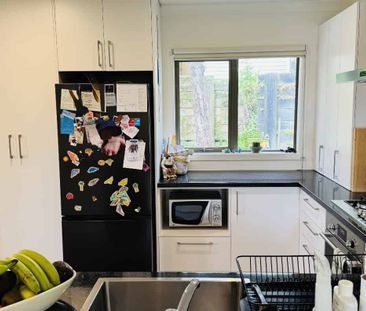 Modern and private 3-bedroom home in prime location - Photo 1