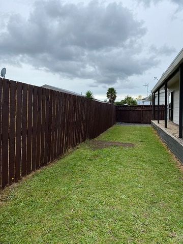 Charming 3BR Home with Deck & AC - Photo 5