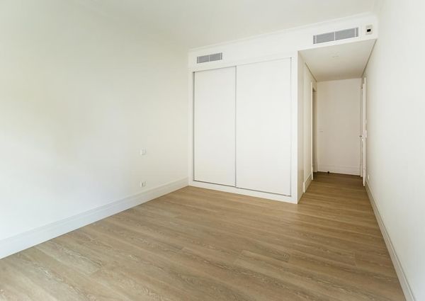 1 Bedroom Apartment with swimming pool, Janelas Verdes, Lisboa