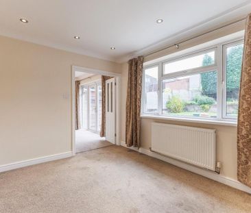 3 bedroom detached bungalow to rent - Photo 2