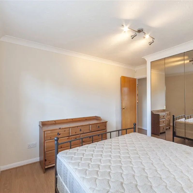 3 bedroom house in London - Photo 1