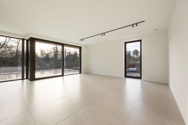 Prestigieus nieuwbouwappartement met groot terras. - Foto 1