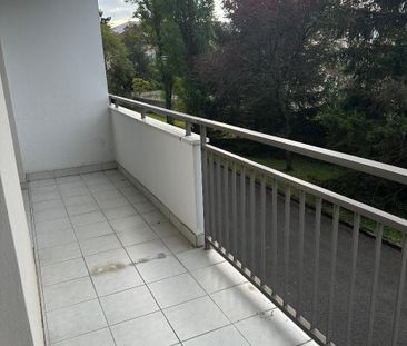 Location Appartement 4 pièces 74m² CALUIRE ET CUIRE 69300 - Photo 2