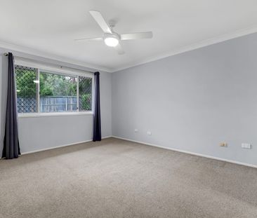 Spacious 4-Bedroom Family Home in a Fantastic Location!* - Photo 4