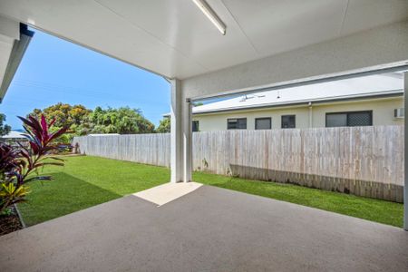 Family Home in Mount Louisa with Shed! - Photo 3