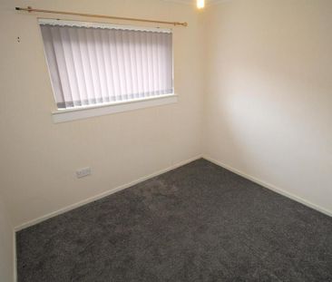3 bedroom flat to rent - Photo 4