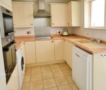 2 bedroom end of terrace house to rent - Photo 3