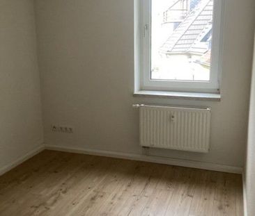 2 Raum Dachgeschosswohnung mit Einbauküche - Foto 1