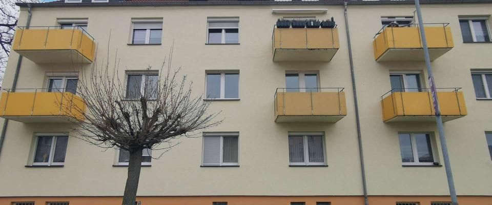 Handwerkerwohnung mit Balkon - 3 RW im 1.OG - günstige Miete durch Selberrenovieren! - Foto 1