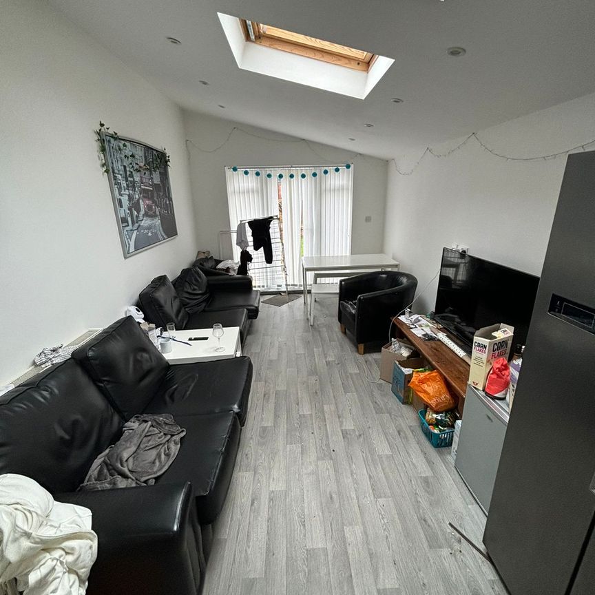 84 TEIGNMOUTH ROAD - Photo 1