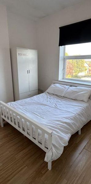 Mixed use to rent - Photo 1