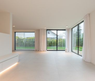 Moderne nieuwbouwvilla in de Meerlaan, nabij het centrum en het Sch... - Photo 1