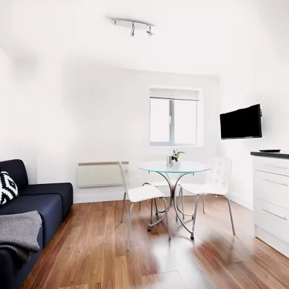 3 Bed Flat - Photo 1