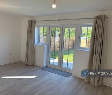 3 bedroom semi-detached house to rent - Photo 1