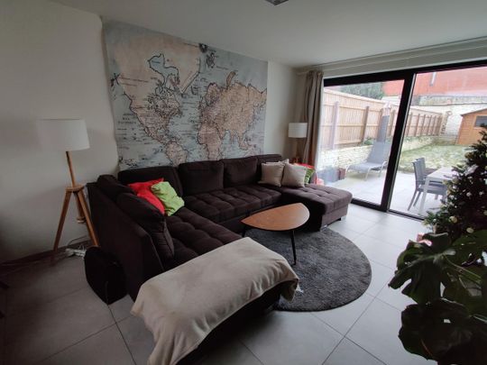 Slaapkamer in een moderne gedeelde woning - Photo 1