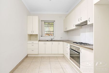 Spacious 2 bedroom unit - Photo 4