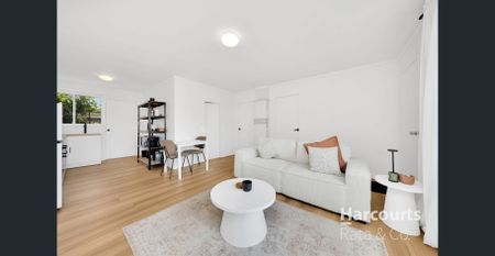 Charming 2-Bedroom Property with Built-in Wardrobes in Lalor - Photo 2