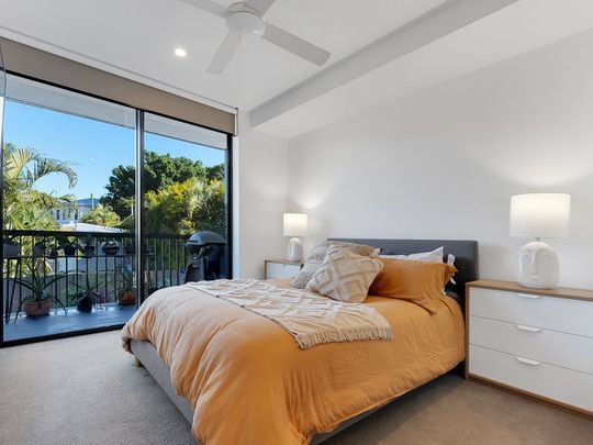 Modern Apartment with Spacious Balcony - Photo 1