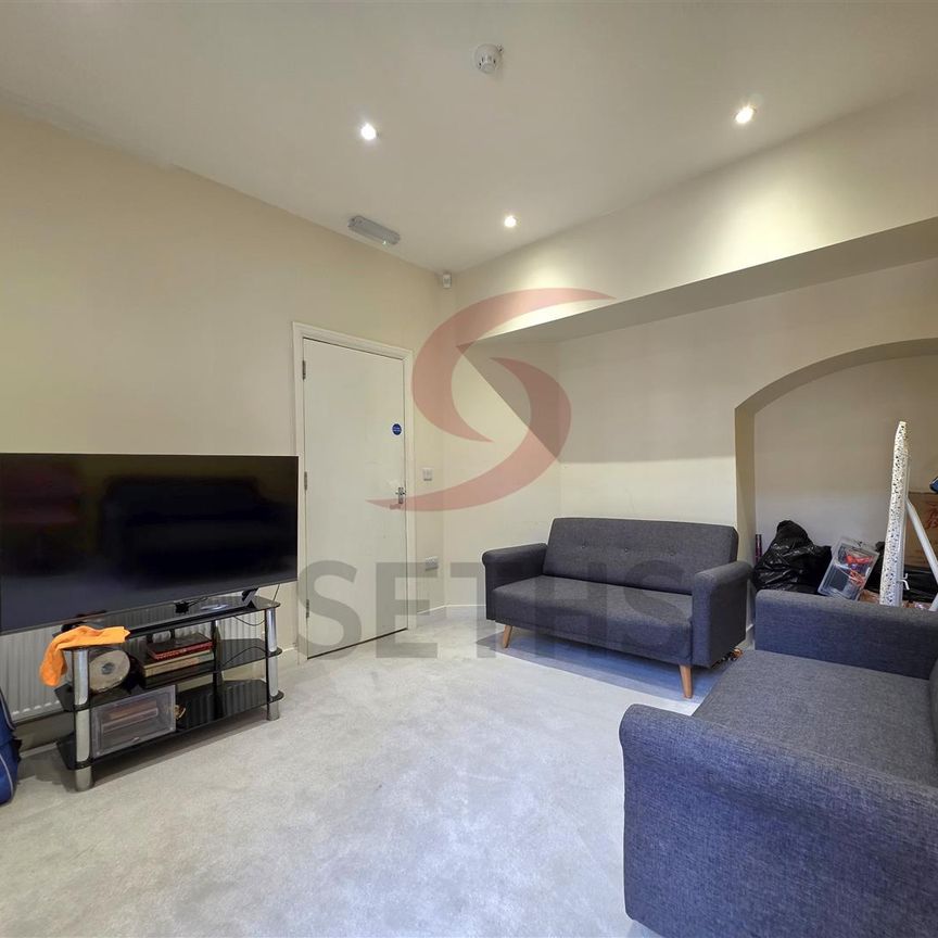 Glenfield Road, LE3, Leicester - Photo 1