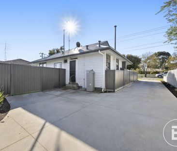 WELL PRESENTED TWO BEDROOM HOME WALKING DISTANCE TO AMENITIES - Photo 3