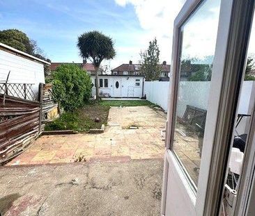 4 bedroom semi-detached house to rent - Photo 2