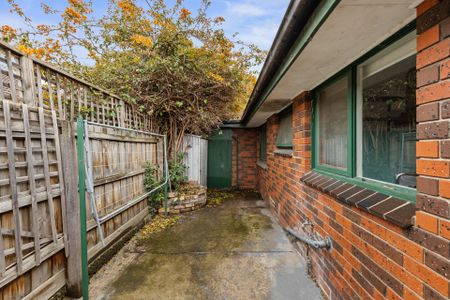 Inner City Living! - Photo 3