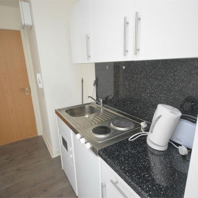 Studio to rent - Photo 1