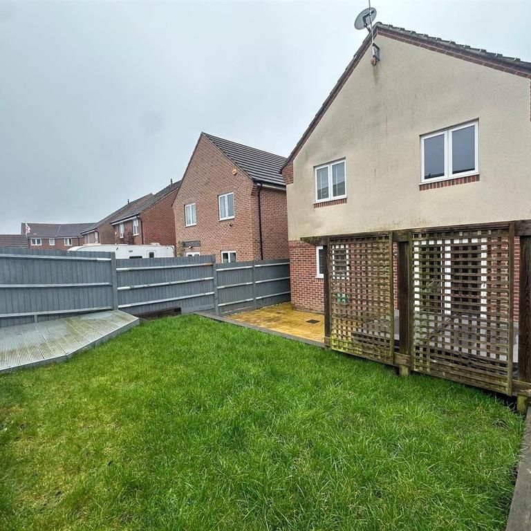 5 bedroom detached house to rent - Photo 1