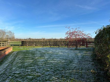 4 bedroom detached house to rent - Photo 4