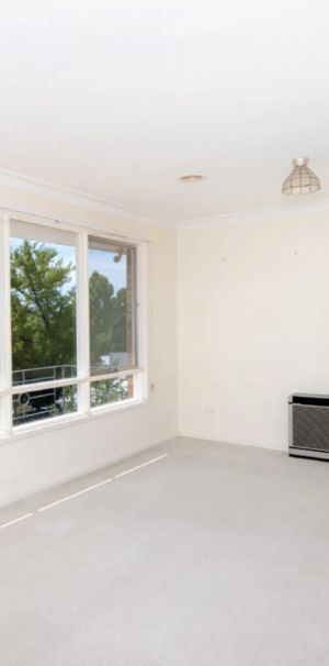 Spacious Four Bedroom Family Home - Photo 1