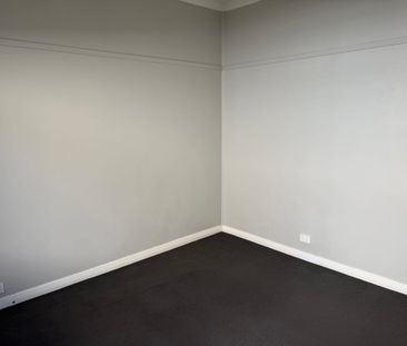 Spacious 4-Bedroom Renovated Home – Perfect for Families & Students! - Photo 5