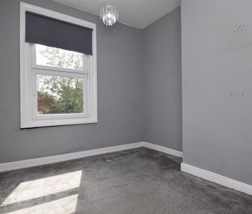 College Grove Road, Wakefield - Photo 5