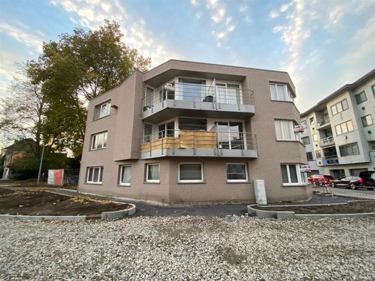 Ruim appartement met twee slaapkamers en terras - Photo 1