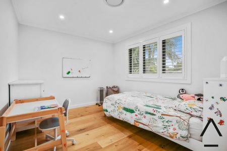 Luxuriously Designed, Near New, Stylish And Sun Kissed Executive Style Five Bedroom Family Oasis In A Blue Ribbon - Photo 5