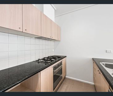 Very specious 3 bedrooms in prime location. - Photo 6