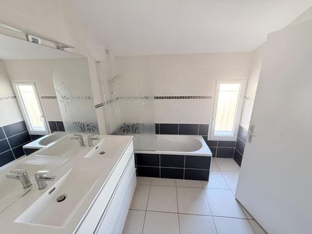 Location Appartement 3 pièces 68m² BEDARIEUX 34600 - Photo 3