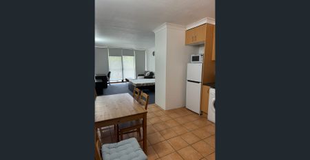 FURNISHED - Spacious One Bedroom Apartment - Photo 5