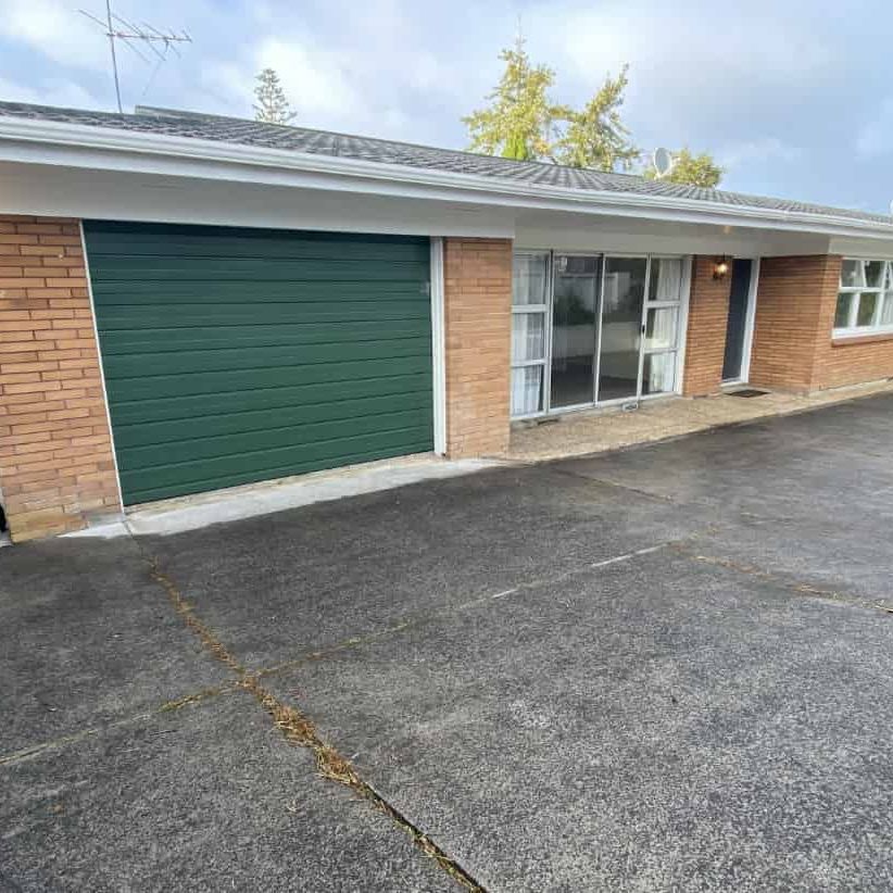 Stunning Home in Bucklands Beach!! - Photo 1