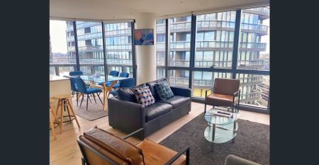 Delightful Three Bedroom Apartment at 883 Collins Street - Photo 3